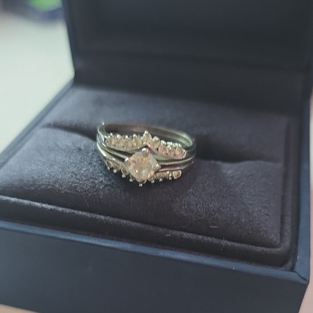 Elegant Silver Diamond Ring